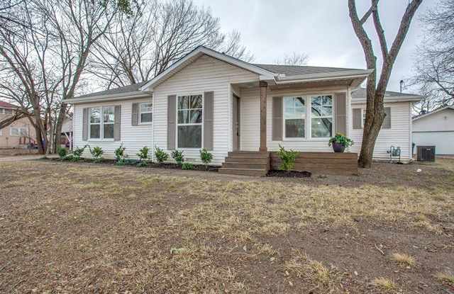 305 W Trinity Street - 305 West Trinity Street, Forney, TX 75126