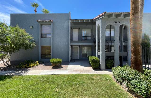 Charming centrally located 2 bed 1.5 bath condo! photos photos