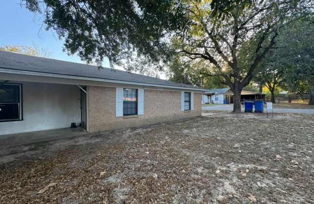1109 W Jordan Street - 1109 West Jordan Street, Grand Saline, TX 75140