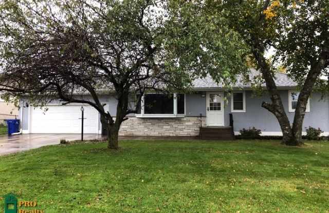 2052 Larpenteur Avenue East - 2052 Larpenteur Avenue East, St. Paul, MN 55119