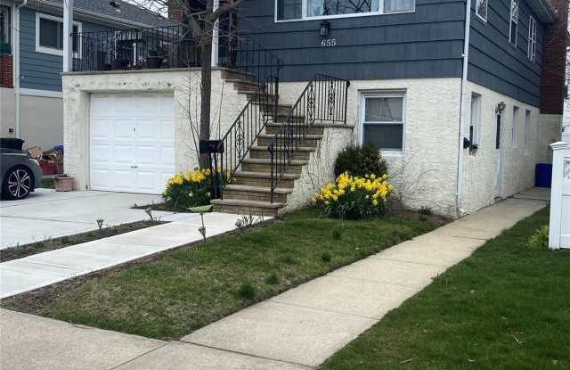 655 E Walnut Street unit: 1St Fl photos photos