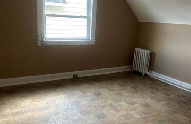 147 Lincoln Avenue Gallery 4