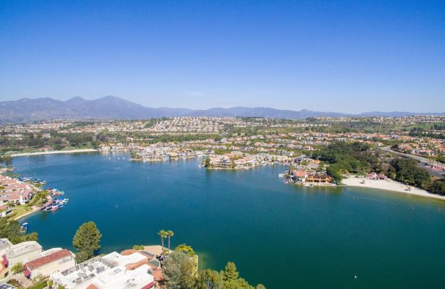 Lake Mission Viejo - Remodeled Penthouse Condo w/ Lake Access! - 27845 Esporlas, Mission Viejo, CA 92692