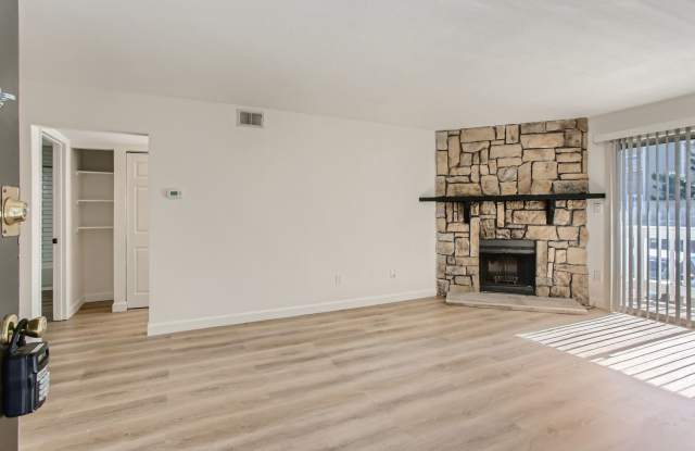 Updated 1BR in Prime DTC Location Gallery 3