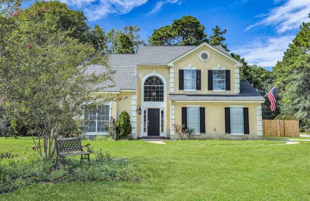 Stunning 4-bed Home in Hinesville With Two Separate Living Areas photos photos