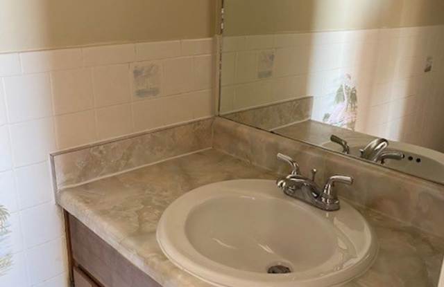 Cute 2 bedroom 1 1/2 bath townhome photos photos