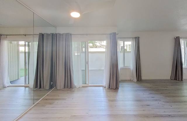 3/Bedroom Townhouse In Woodland Hills! photos photos