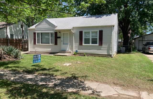 Great 2 Bedroom 1 Bath + 2 Non conforming bedrooms photos photos