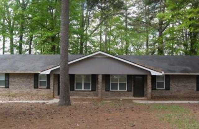 Move In Ready Spacious  Beautiful 3 Bedroom Duplex Unit Available!!! - 8295 Glenwoods Terrace, Clayton County, GA 30274