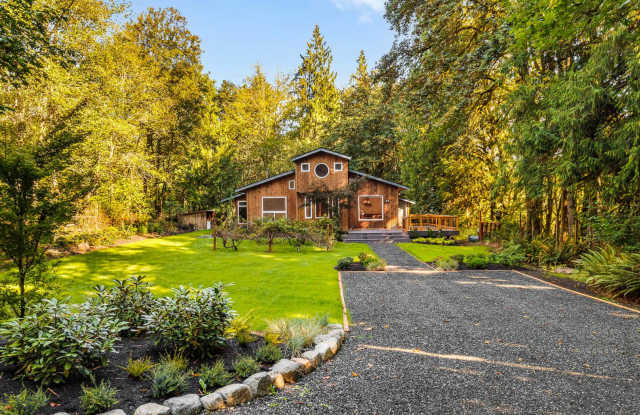 Rare Secluded 3 Bedroom Retreat with Land and Timeless Character Gallery 3