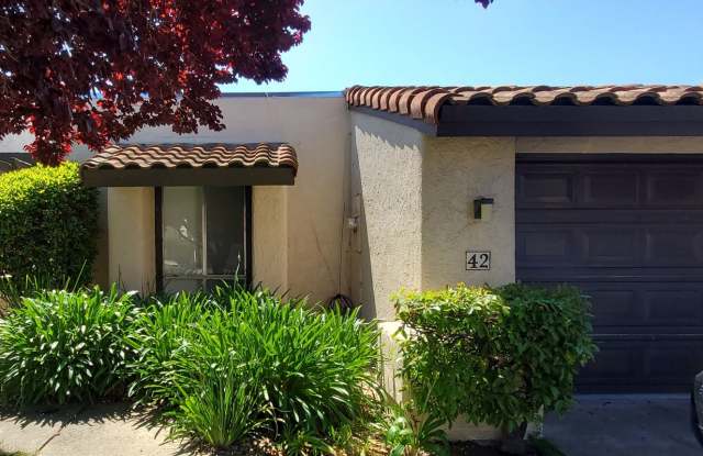 3bd/2ba Home with Two Car Garage photos photos