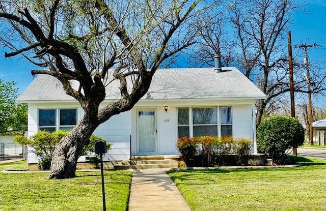 1015 N Van Buren St - 1015 N Van Buren St, San Angelo, TX 76901