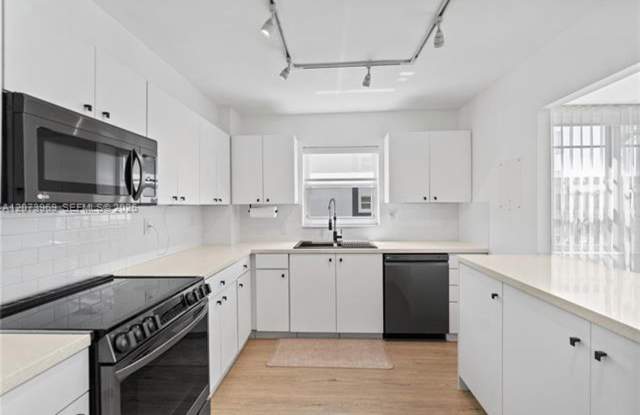 9250 W Bay Harbor Dr cu-2A, Bay Harbor Islands, FL 33154 - 9250 West Bay Harbor Drive, Bay Harbor Islands, FL 33154