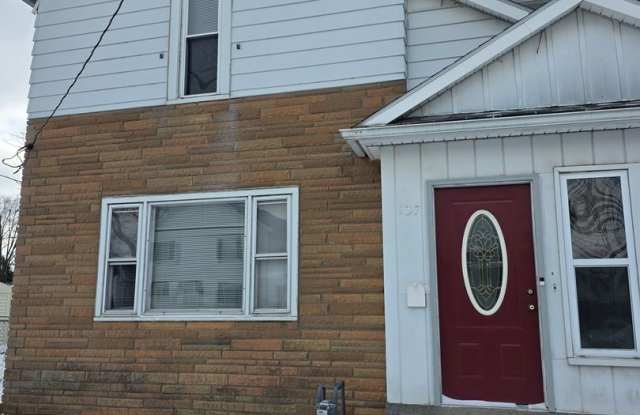 Spacious Home Across from University of Findlay photos photos