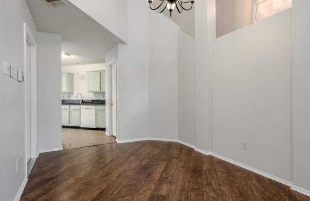1348 Creekview Drive Gallery 4