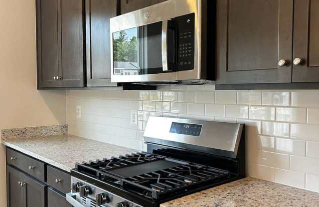 Charming 3BR House in Chesterfield Gallery 3
