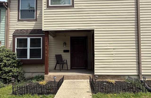 Beautiful Updated 4 bedroom townhouse available! photos photos