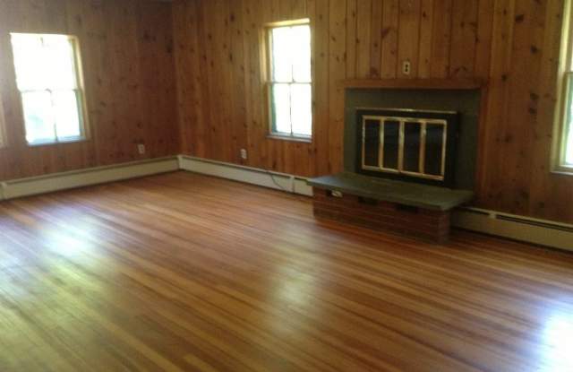 4 Red Barn Road Gallery 4
