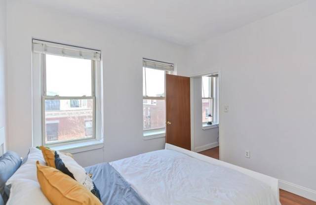 156 Cottage St. Gallery 3
