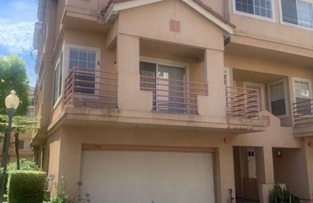 3bd/3ba Town Home In A Quiet Gated Housing Community! A Must See! photos photos