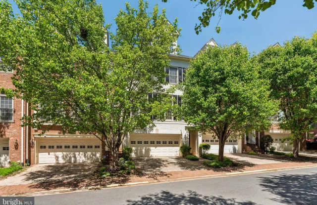 7489 CARRIAGE HILLS Drive Gallery 2