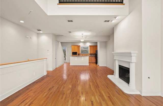 3607 Live Oak Street Gallery 4