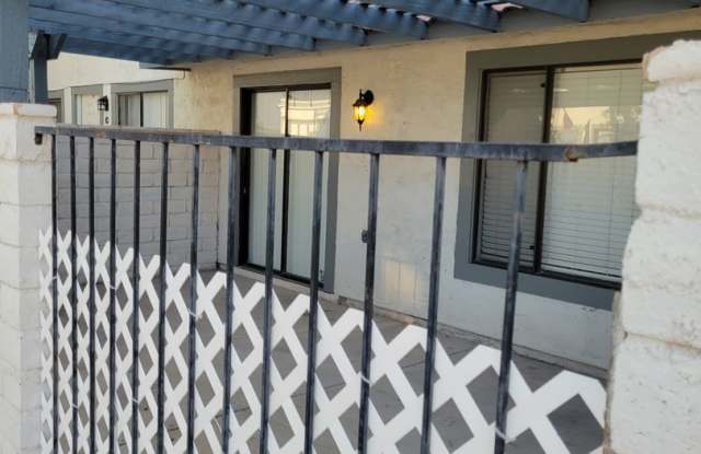 Rent Ready Single Story Townhome 3/2/ with 2 car photos photos