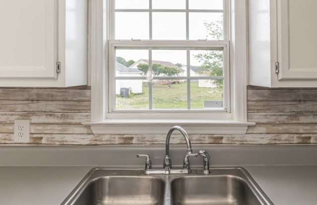 *Cute 3 BR 2 BA Home in Goldsboro* Minutes from SJAFB photos photos