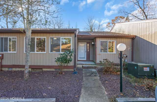 130 E Holly Lane Gallery 1