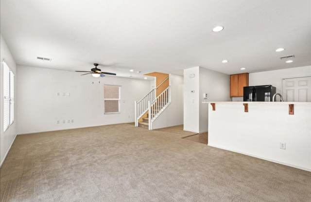 Spacious 3bd with Expansive Kitchen and Incredible Walk-In Closet photos photos