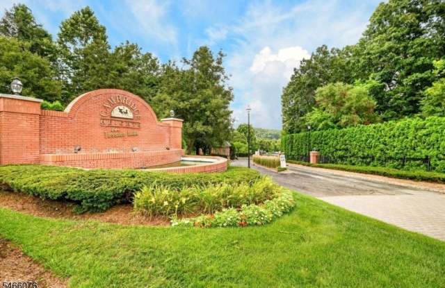 486 Cambridge Dr Gallery 1