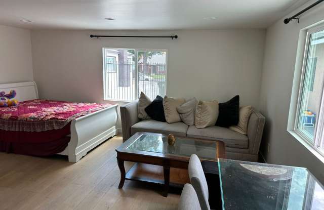 For Rent – Cozy 1-Bedroom Unit with Garage in Van Nuys photos photos