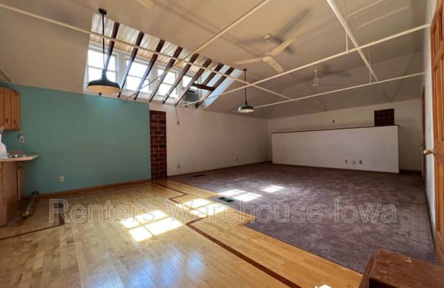 415 E Tiffin Ave - 415 East Tiffin Avenue, Des Moines, IA 50313