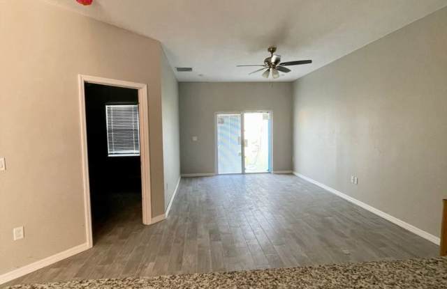 Nearly New Luxury 3-Bedroom Home with Designer Upgrades in Poinciana! Gallery 3