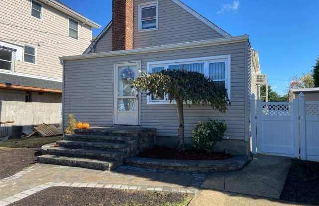 2319 Hampton Avenue photos photos