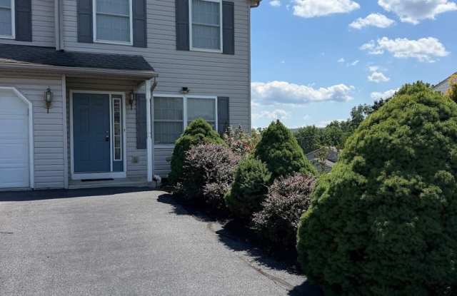 Beautiful 3-Bedroom Townhome in Governor Mifflin School District photos photos