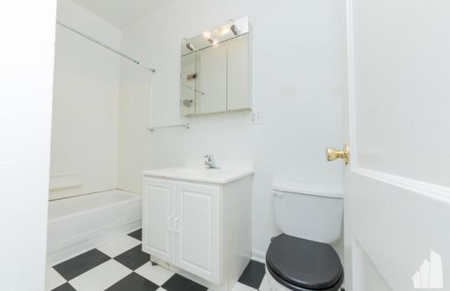 1952 West Winona Gallery 3