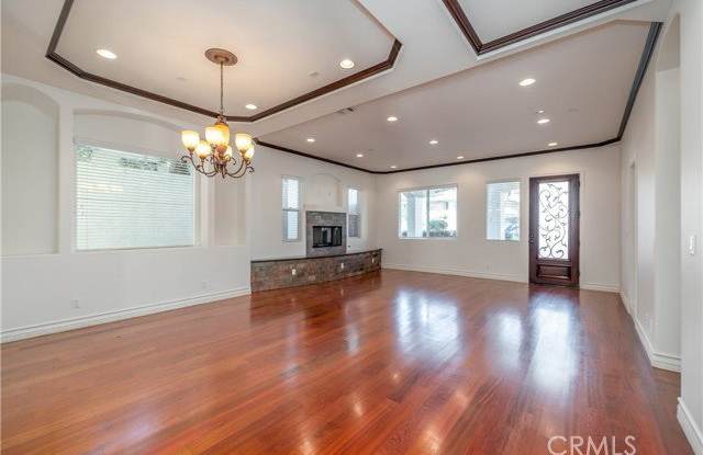 2402 Ives Lane Gallery 4