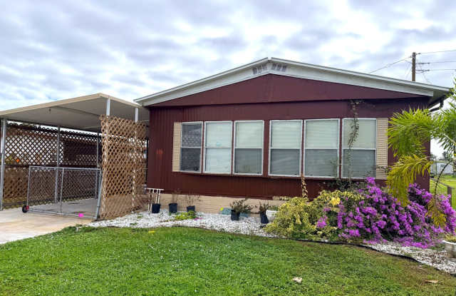 FIRST MONTHS RENT FREE! OVERSIZED 2/2 IN QUIET NEIGHBORHOOD! - 106 Gaslight Avenue, North Fort Myers, FL 33917