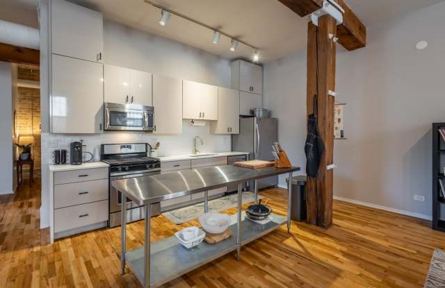 515 N Noble Street Gallery 4