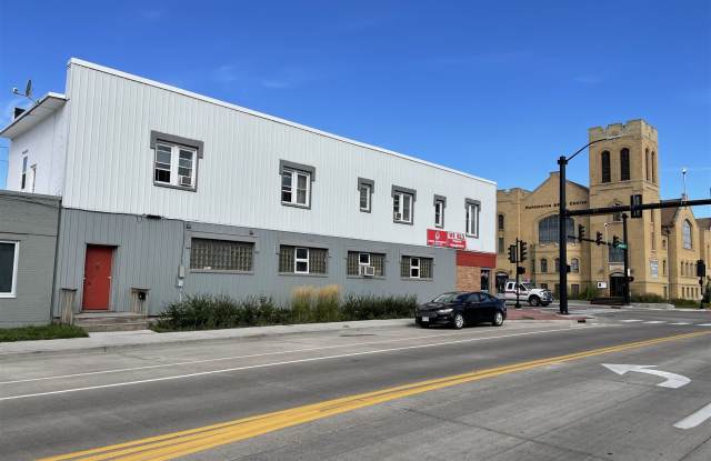 1402 Belknap St Gallery 2