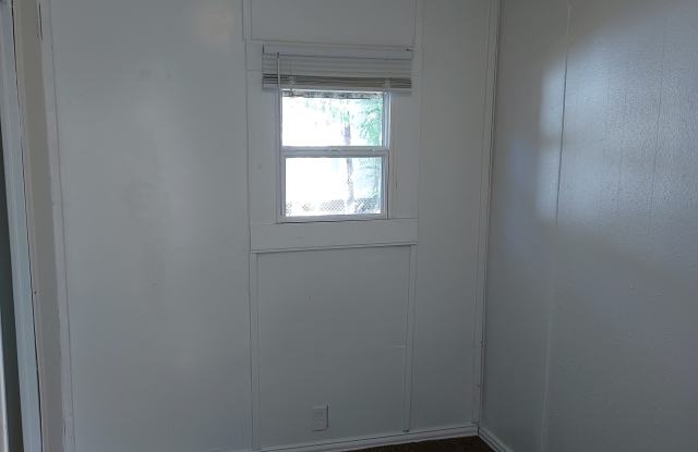 826 Queens Dr photos photos
