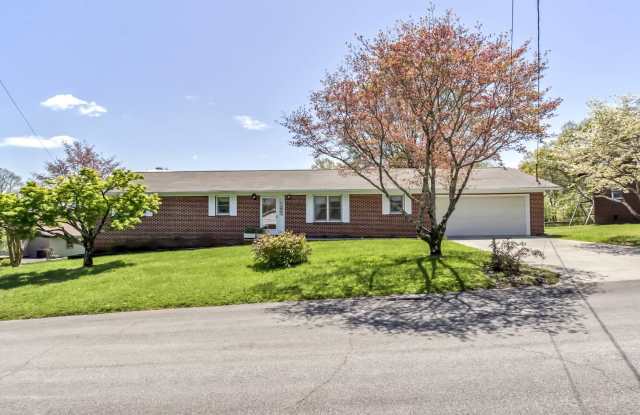 702 West 6th Avenue - 702 West 6th Avenue, Lenoir City, TN 37771