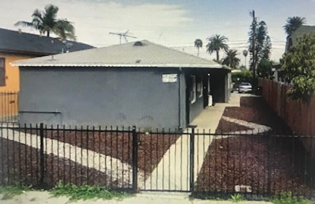 611 W Imperial Highway W - 611 Imperial Highway, Los Angeles, CA 90044
