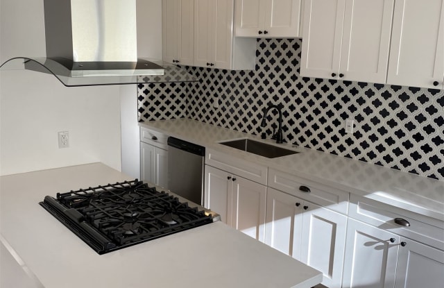 1708 South Mansfield Avenue - 1708 South Mansfield Avenue, Los Angeles, CA 90019