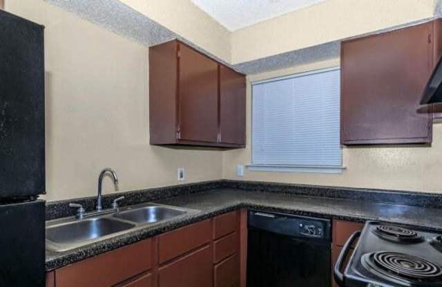 2832 W Hutchins Pl Gallery 1