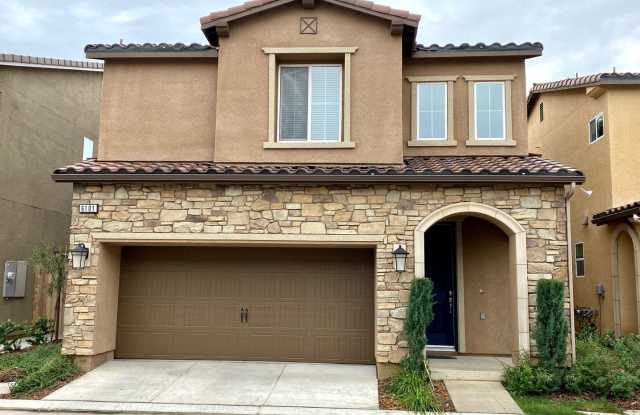 $2,200 Fowler & Belmont, 3 Bedroom Home - E. Brick Dr, Fresno / Gated Community with Pool! Gallery 1
