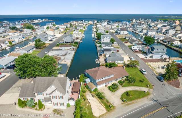 1041 Bayview Avenue photos photos