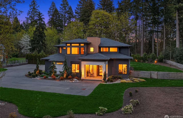Contemporary Luxury Meets Exceptional Privacy in Woodinville Gallery 3