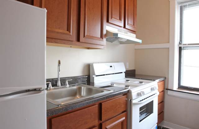 7669 N. Sheridan #3F - 7669 North Sheridan Road, Chicago, IL 60626